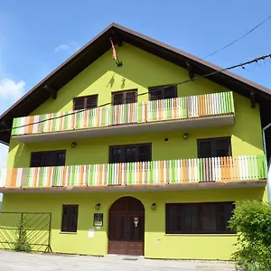  Gostinjska kuća Planinarski Dom 